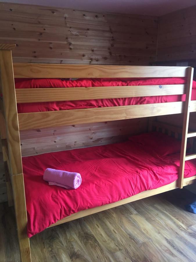 1 Lochness Rooms&Hostel Drumnadrochit Buitenkant foto