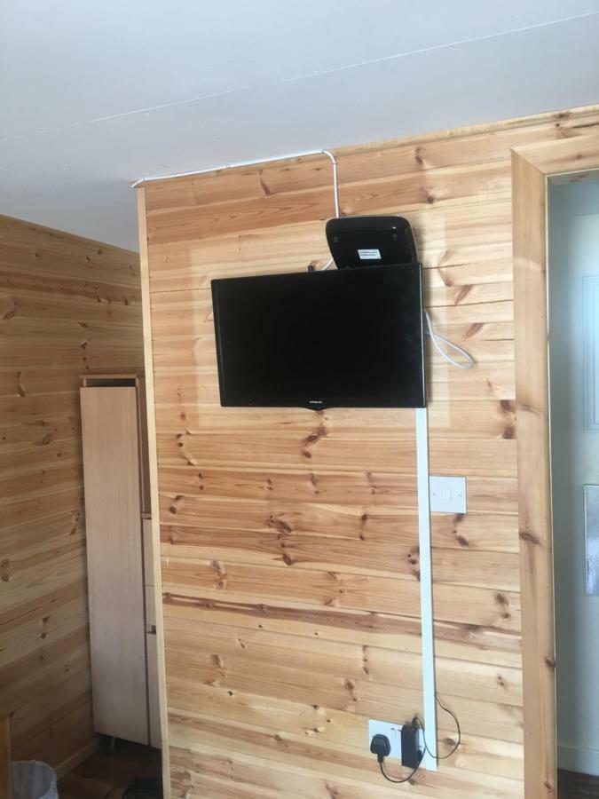 1 Lochness Rooms&Hostel Drumnadrochit Buitenkant foto