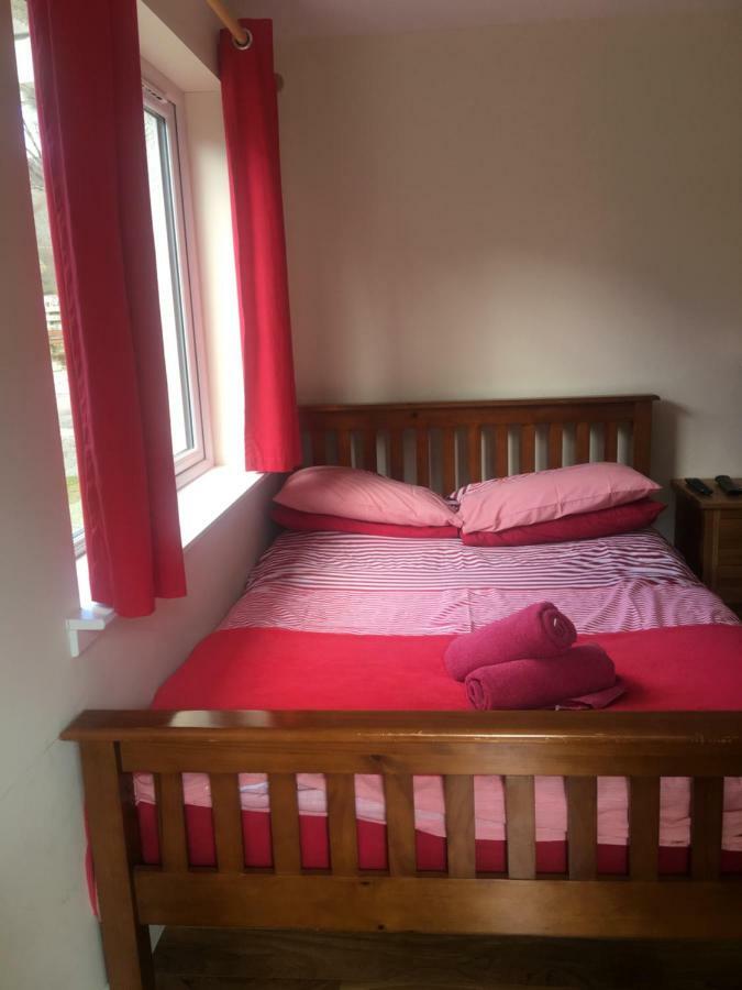 1 Lochness Rooms&Hostel Drumnadrochit Buitenkant foto