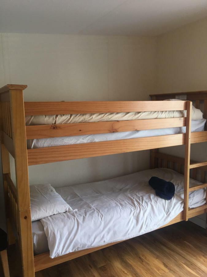 1 Lochness Rooms&Hostel Drumnadrochit Buitenkant foto