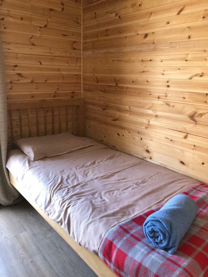 1 Lochness Rooms&Hostel Drumnadrochit Buitenkant foto